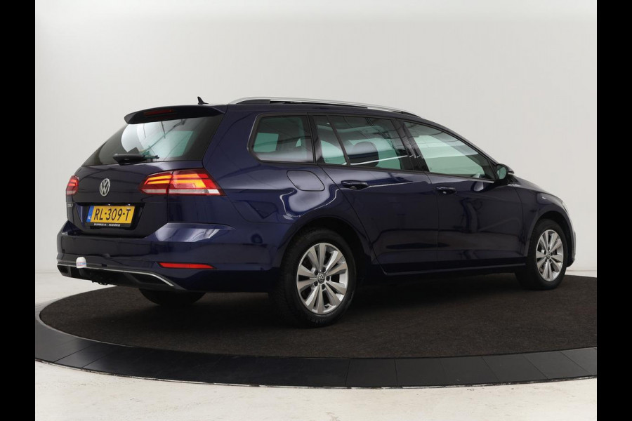Volkswagen Golf 1.0 TSI Comfortline | Panoramadak | Stoelverwarming | Massage | Full LED | Carplay | Camera | Adaptive cruise | Sportstoelen | Climate control
