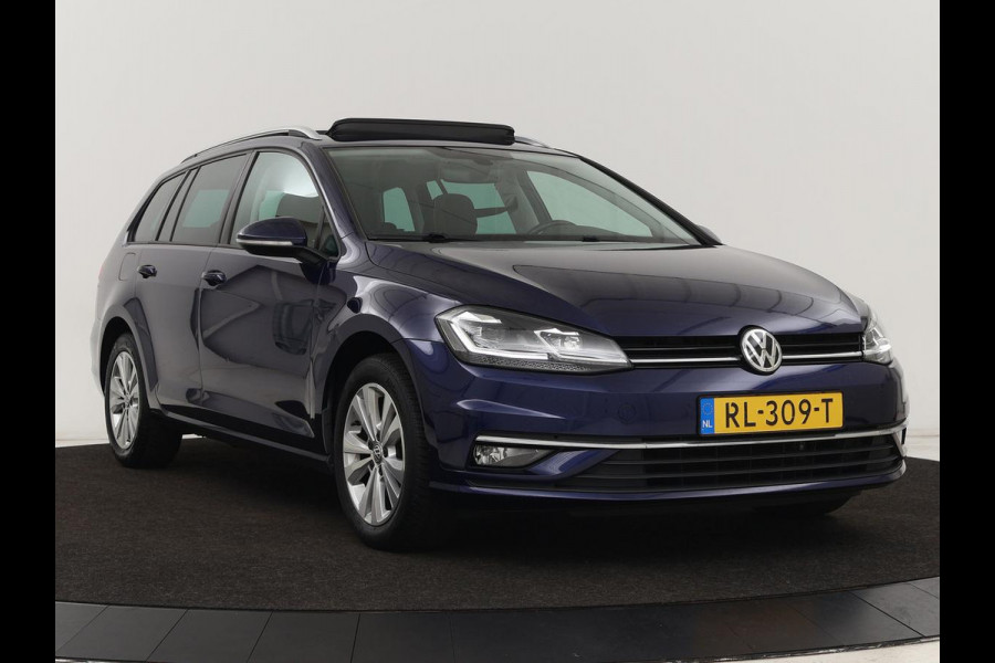 Volkswagen Golf 1.0 TSI Comfortline | Panoramadak | Stoelverwarming | Massage | Full LED | Carplay | Camera | Adaptive cruise | Sportstoelen | Climate control