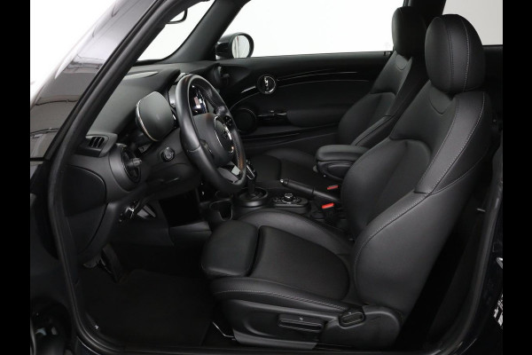 MINI Cooper 1.5 Classic | Automaat | Leder | Carplay | Full LED | Navigatie | Climate control | Parkeerhulp | Cruise control
