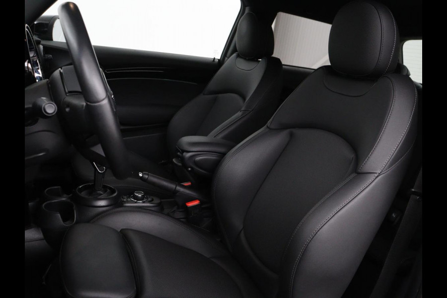 MINI Cooper 1.5 Classic | Automaat | Leder | Carplay | Full LED | Navigatie | Climate control | Parkeerhulp | Cruise control