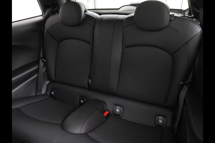 MINI Cooper 1.5 Classic | Automaat | Leder | Carplay | Full LED | Navigatie | Climate control | Parkeerhulp | Cruise control