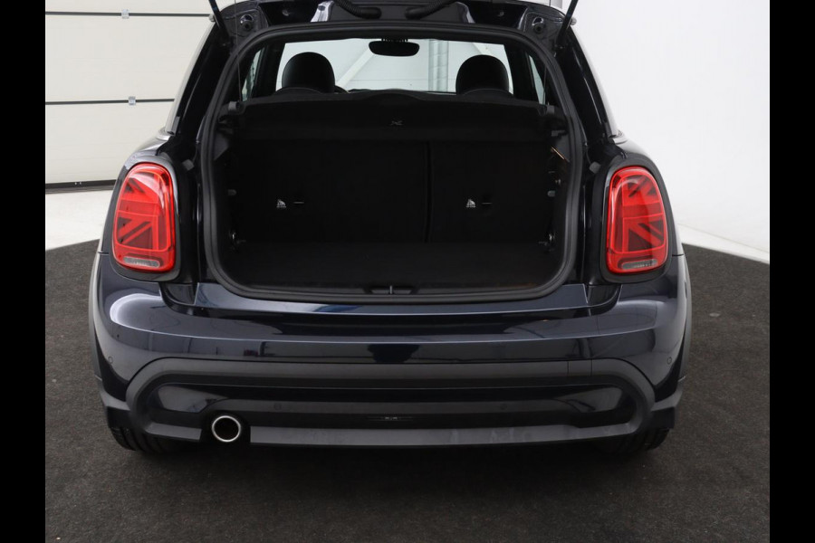 MINI Cooper 1.5 Classic | Automaat | Leder | Carplay | Full LED | Navigatie | Climate control | Parkeerhulp | Cruise control