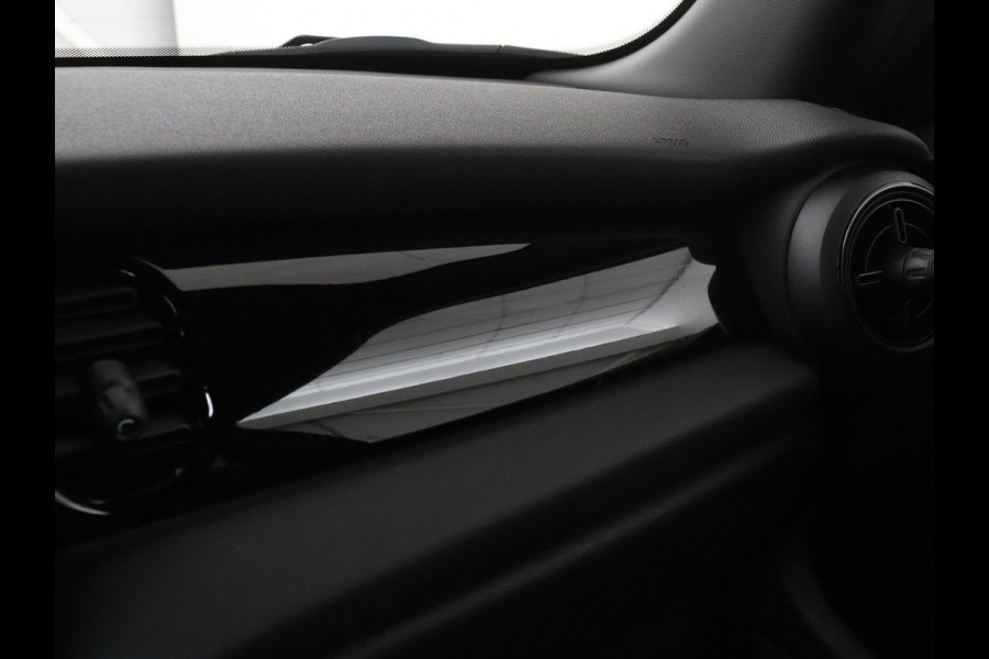 MINI Cooper 1.5 Classic | Automaat | Leder | Carplay | Full LED | Navigatie | Climate control | Parkeerhulp | Cruise control