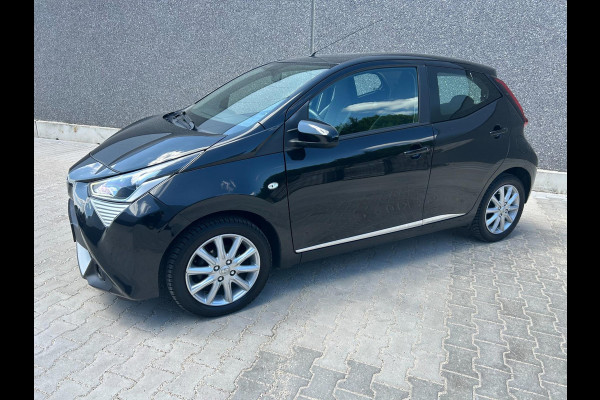 Toyota Aygo 1.0 VVT-i x-play | AUTOMAAT | A.CAMERA | BLUETOOTH | NAVI | AUX/USB | STOELVERWARMING | GARANTIE | APK T/M 11-7-2027