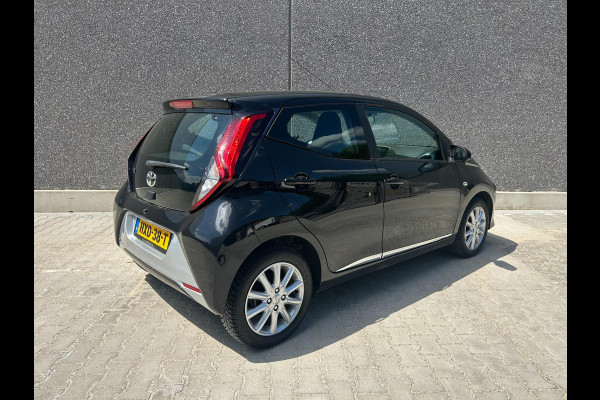 Toyota Aygo 1.0 VVT-i x-play | AUTOMAAT | A.CAMERA | BLUETOOTH | NAVI | AUX/USB | STOELVERWARMING | GARANTIE | APK T/M 11-7-2027