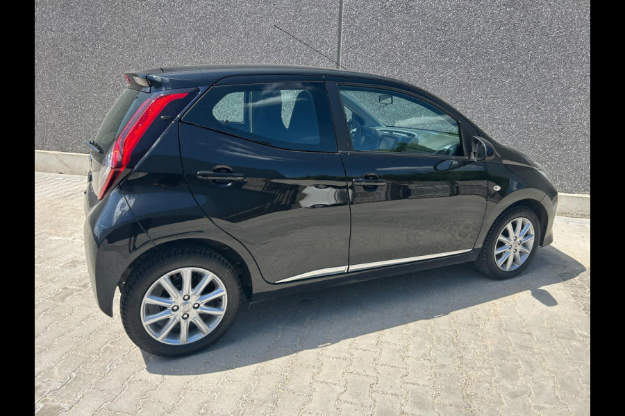 Toyota Aygo 1.0 VVT-i x-play | AUTOMAAT | A.CAMERA | BLUETOOTH | NAVI | AUX/USB | STOELVERWARMING | GARANTIE | APK T/M 11-7-2027