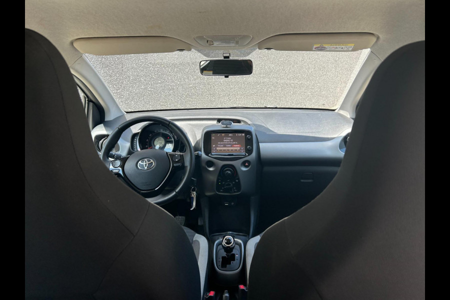 Toyota Aygo 1.0 VVT-i x-play | AUTOMAAT | A.CAMERA | BLUETOOTH | NAVI | AUX/USB | STOELVERWARMING | GARANTIE | APK T/M 11-7-2027