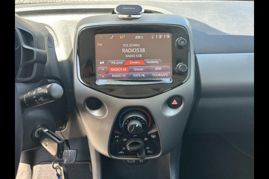 Toyota Aygo 1.0 VVT-i x-play | AUTOMAAT | A.CAMERA | BLUETOOTH | NAVI | AUX/USB | STOELVERWARMING | GARANTIE | APK T/M 11-7-2027