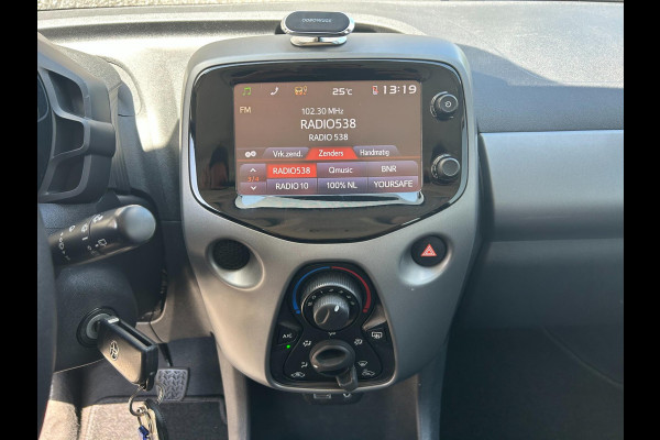 Toyota Aygo 1.0 VVT-i x-play | AUTOMAAT | A.CAMERA | BLUETOOTH | NAVI | AUX/USB | STOELVERWARMING | GARANTIE | APK T/M 11-7-2027