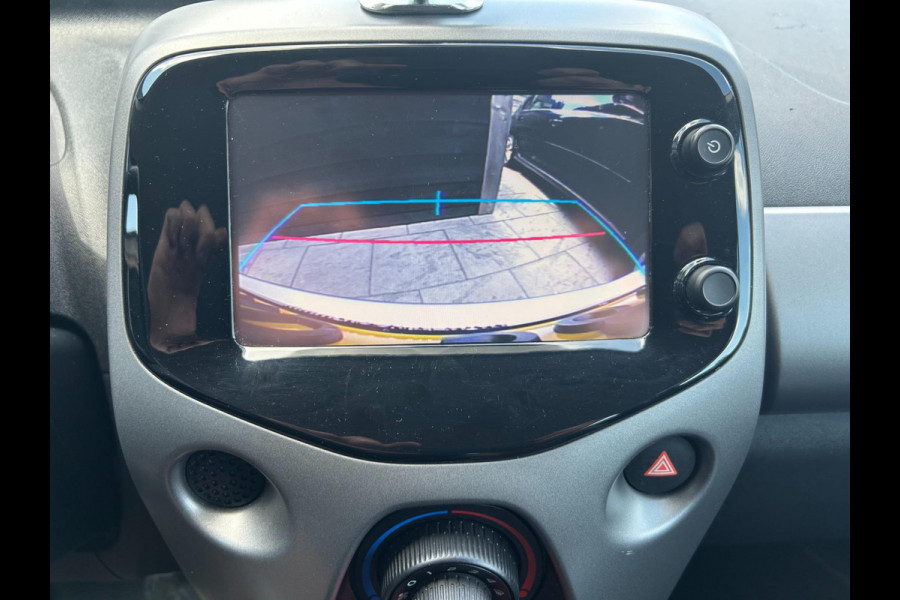 Toyota Aygo 1.0 VVT-i x-play | AUTOMAAT | A.CAMERA | BLUETOOTH | NAVI | AUX/USB | STOELVERWARMING | GARANTIE | APK T/M 11-7-2027