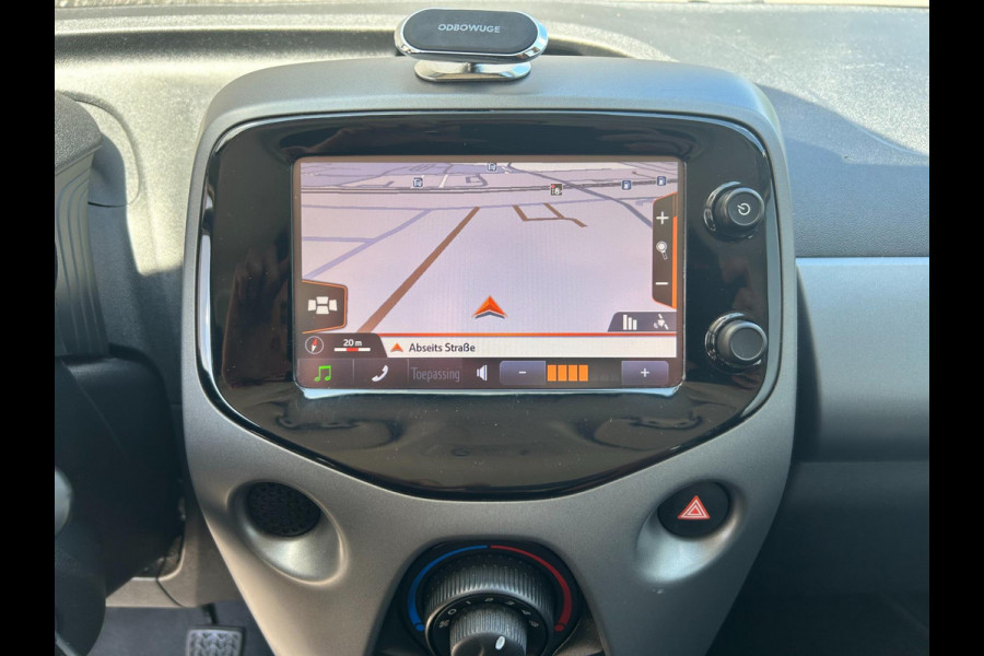 Toyota Aygo 1.0 VVT-i x-play | AUTOMAAT | A.CAMERA | BLUETOOTH | NAVI | AUX/USB | STOELVERWARMING | GARANTIE | APK T/M 11-7-2027