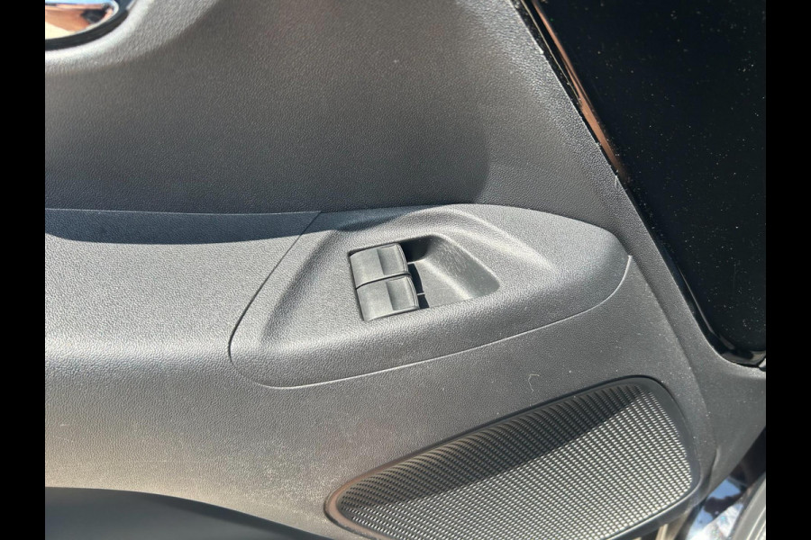 Toyota Aygo 1.0 VVT-i x-play | AUTOMAAT | A.CAMERA | BLUETOOTH | NAVI | AUX/USB | STOELVERWARMING | GARANTIE | APK T/M 11-7-2027