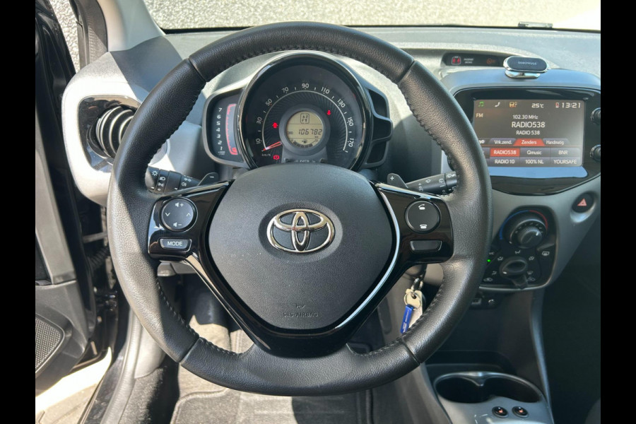 Toyota Aygo 1.0 VVT-i x-play | AUTOMAAT | A.CAMERA | BLUETOOTH | NAVI | AUX/USB | STOELVERWARMING | GARANTIE | APK T/M 11-7-2027