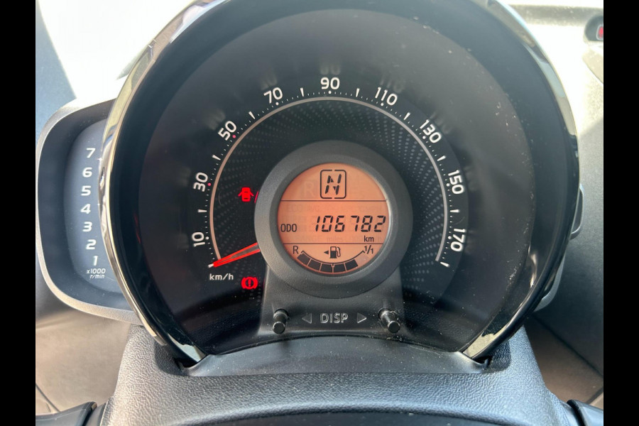 Toyota Aygo 1.0 VVT-i x-play | AUTOMAAT | A.CAMERA | BLUETOOTH | NAVI | AUX/USB | STOELVERWARMING | GARANTIE | APK T/M 11-7-2027