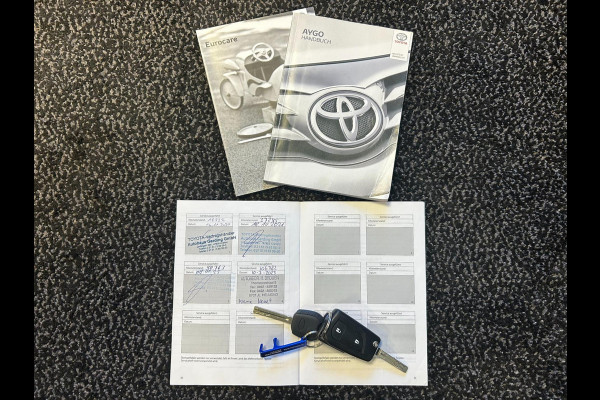 Toyota Aygo 1.0 VVT-i x-play | AUTOMAAT | A.CAMERA | BLUETOOTH | NAVI | AUX/USB | STOELVERWARMING | GARANTIE | APK T/M 11-7-2027