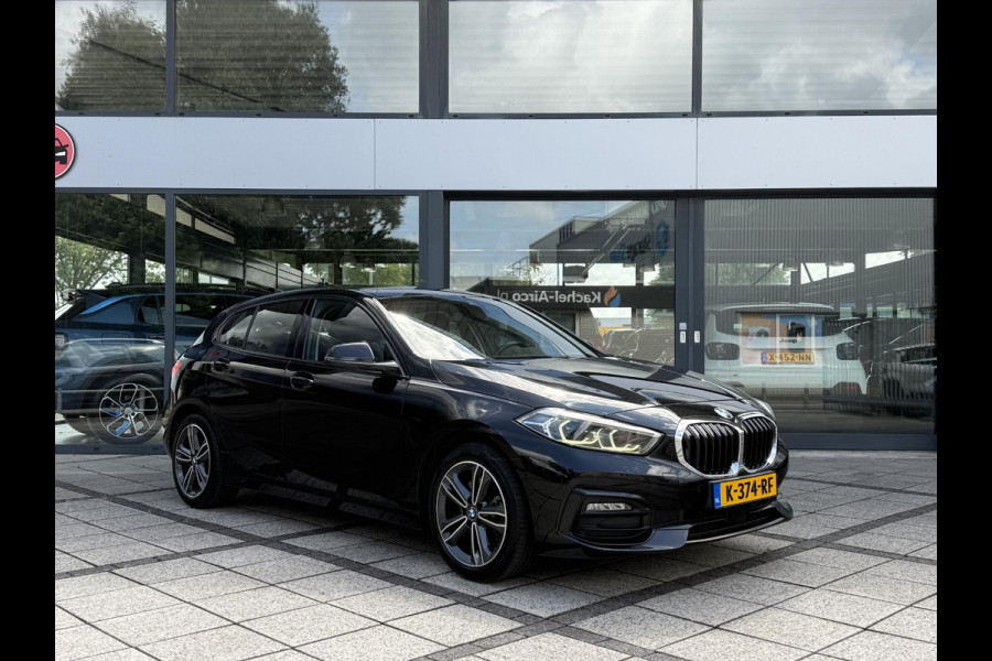 BMW 1 Serie 116D Sport Line. | Virtual Cockpit | Sfeerverlichting | Apple Carplay | Trekhaak