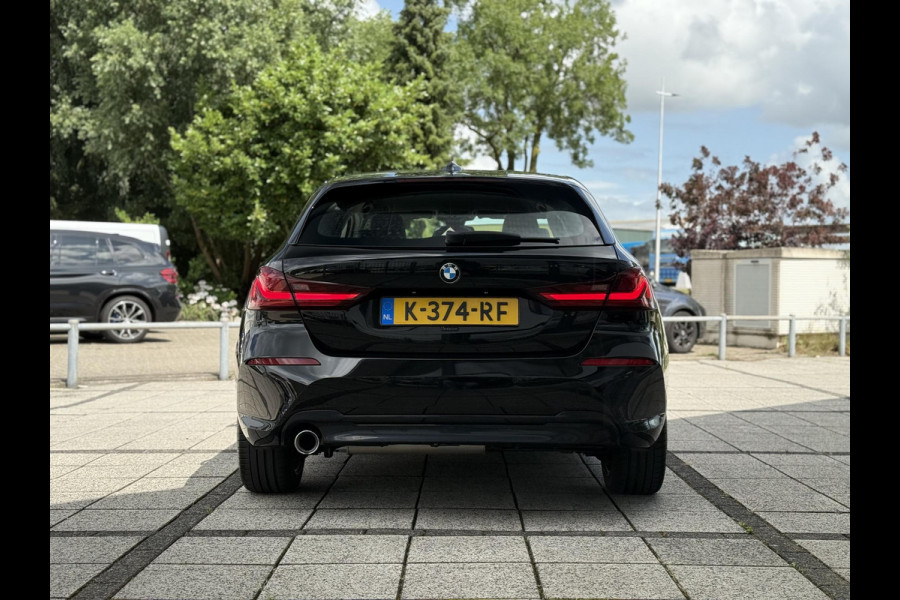 BMW 1 Serie 116D Sport Line. | Virtual Cockpit | Sfeerverlichting | Apple Carplay | Trekhaak