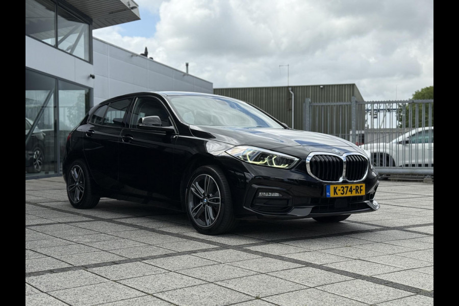 BMW 1 Serie 116D Sport Line. | Virtual Cockpit | Sfeerverlichting | Apple Carplay | Trekhaak