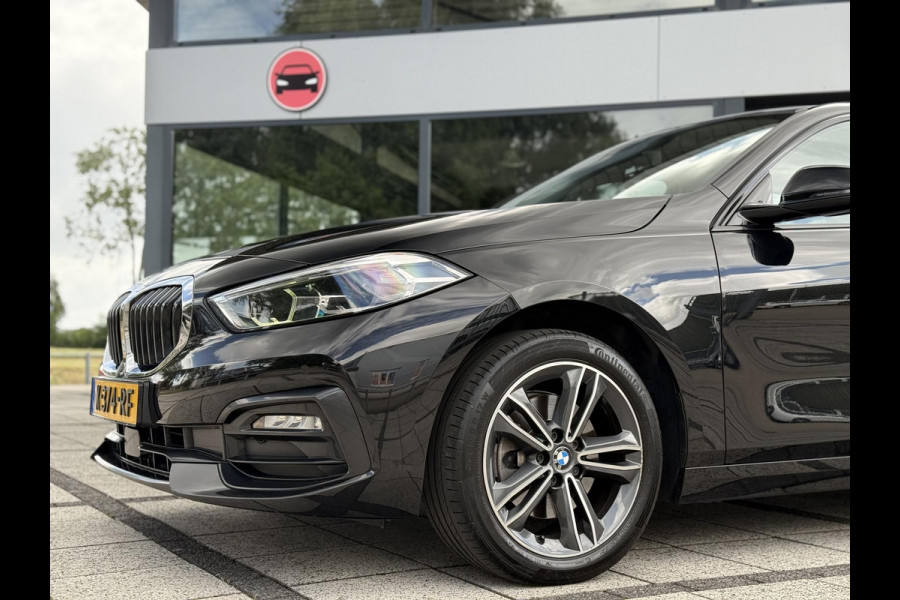 BMW 1 Serie 116D Sport Line. | Virtual Cockpit | Sfeerverlichting | Apple Carplay | Trekhaak