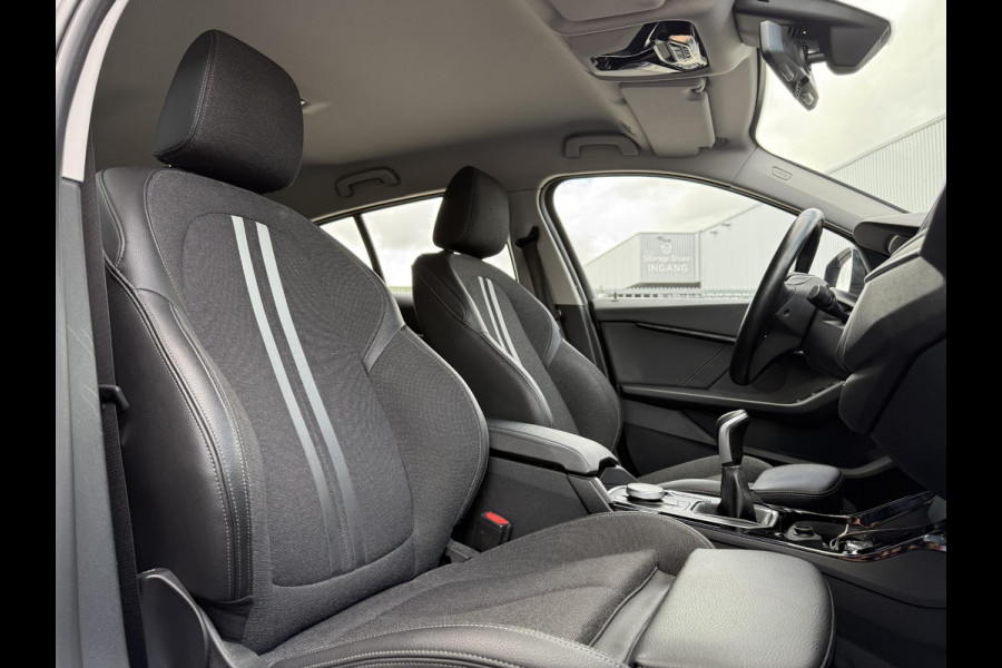 BMW 1 Serie 116D Sport Line. | Virtual Cockpit | Sfeerverlichting | Apple Carplay | Trekhaak