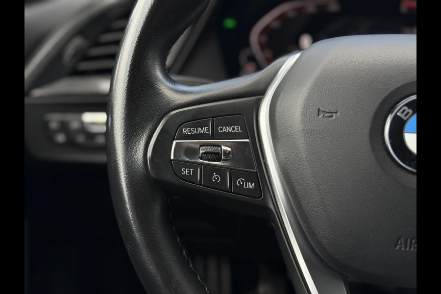 BMW 1 Serie 116D Sport Line. | Virtual Cockpit | Sfeerverlichting | Apple Carplay | Trekhaak