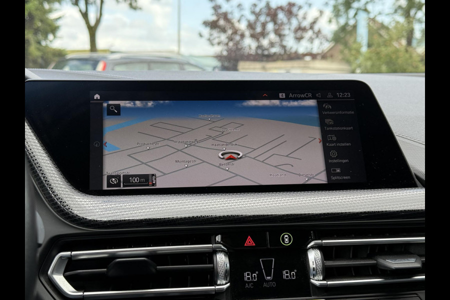 BMW 1 Serie 116D Sport Line. | Virtual Cockpit | Sfeerverlichting | Apple Carplay | Trekhaak