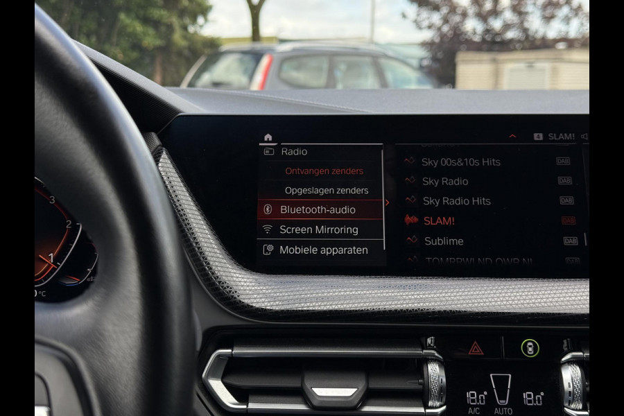 BMW 1 Serie 116D Sport Line. | Virtual Cockpit | Sfeerverlichting | Apple Carplay | Trekhaak
