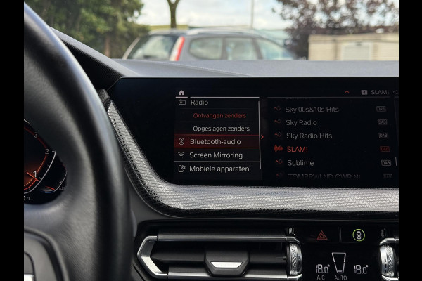 BMW 1 Serie 116D Sport Line. | Virtual Cockpit | Sfeerverlichting | Apple Carplay | Trekhaak