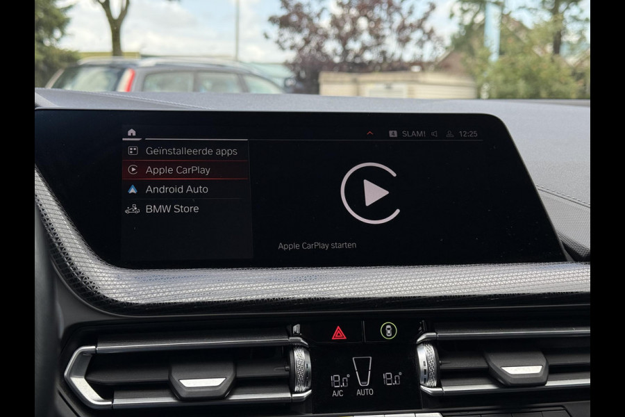BMW 1 Serie 116D Sport Line. | Virtual Cockpit | Sfeerverlichting | Apple Carplay | Trekhaak