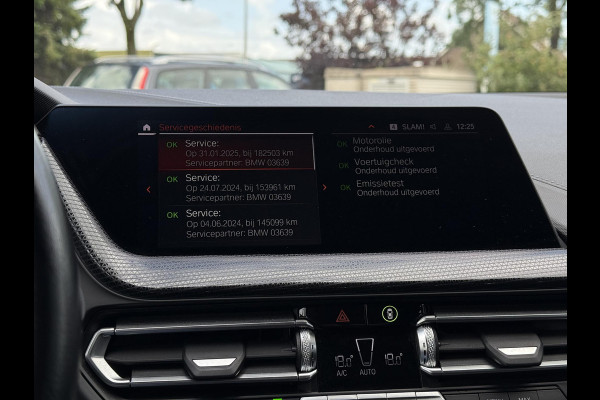 BMW 1 Serie 116D Sport Line. | Virtual Cockpit | Sfeerverlichting | Apple Carplay | Trekhaak