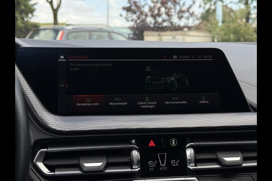 BMW 1 Serie 116D Sport Line. | Virtual Cockpit | Sfeerverlichting | Apple Carplay | Trekhaak