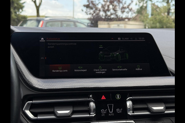 BMW 1 Serie 116D Sport Line. | Virtual Cockpit | Sfeerverlichting | Apple Carplay | Trekhaak