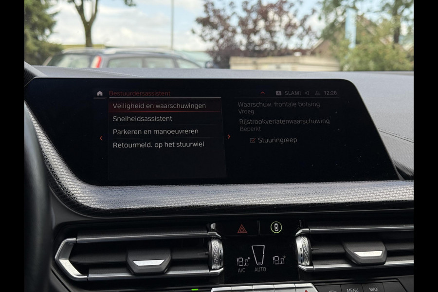 BMW 1 Serie 116D Sport Line. | Virtual Cockpit | Sfeerverlichting | Apple Carplay | Trekhaak