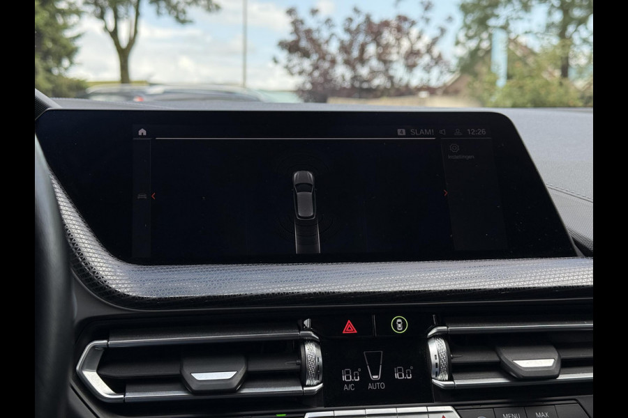 BMW 1 Serie 116D Sport Line. | Virtual Cockpit | Sfeerverlichting | Apple Carplay | Trekhaak