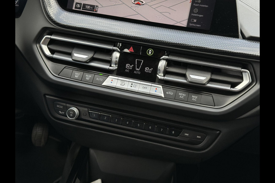 BMW 1 Serie 116D Sport Line. | Virtual Cockpit | Sfeerverlichting | Apple Carplay | Trekhaak