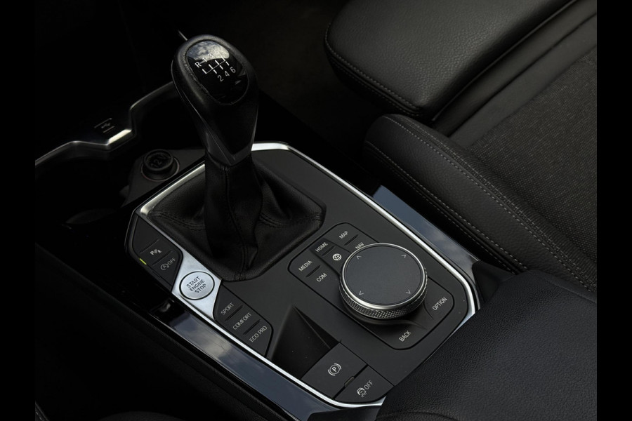 BMW 1 Serie 116D Sport Line. | Virtual Cockpit | Sfeerverlichting | Apple Carplay | Trekhaak