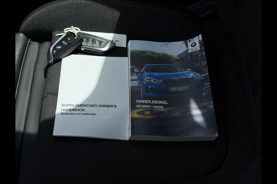 BMW 1 Serie 116D Sport Line. | Virtual Cockpit | Sfeerverlichting | Apple Carplay | Trekhaak