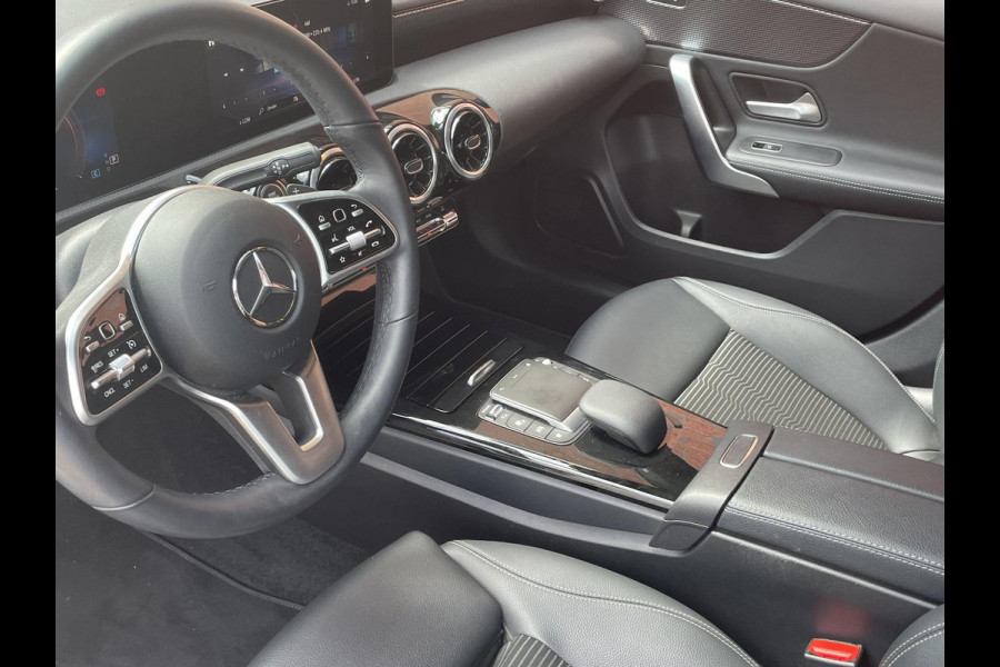 Mercedes-Benz A-Klasse 200 163pk DCT Progressive Navigatie Parkeersensoren Camera Cruise Control Stoelverwarming Ledverlichting Climate Control