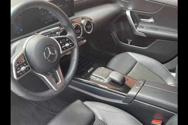 Mercedes-Benz A-Klasse 200 163pk DCT Progressive Navigatie Parkeersensoren Camera Cruise Control Stoelverwarming Ledverlichting Climate Control