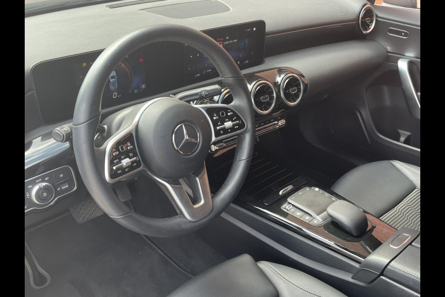 Mercedes-Benz A-Klasse 200 163pk DCT Progressive Navigatie Parkeersensoren Camera Cruise Control Stoelverwarming Ledverlichting Climate Control