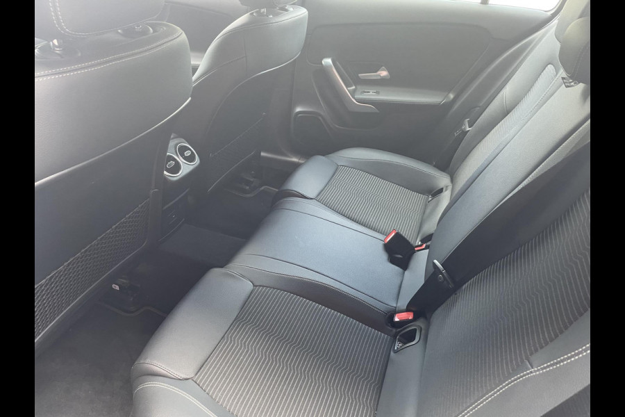 Mercedes-Benz A-Klasse 200 163pk DCT Progressive Navigatie Parkeersensoren Camera Cruise Control Stoelverwarming Ledverlichting Climate Control