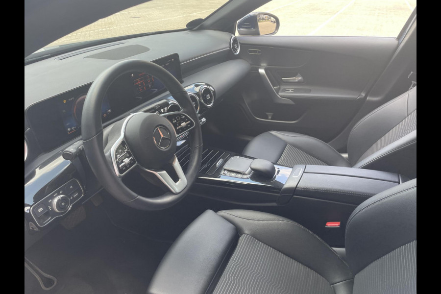 Mercedes-Benz A-Klasse 200 163pk DCT Progressive Navigatie Parkeersensoren Camera Cruise Control Stoelverwarming Ledverlichting Climate Control