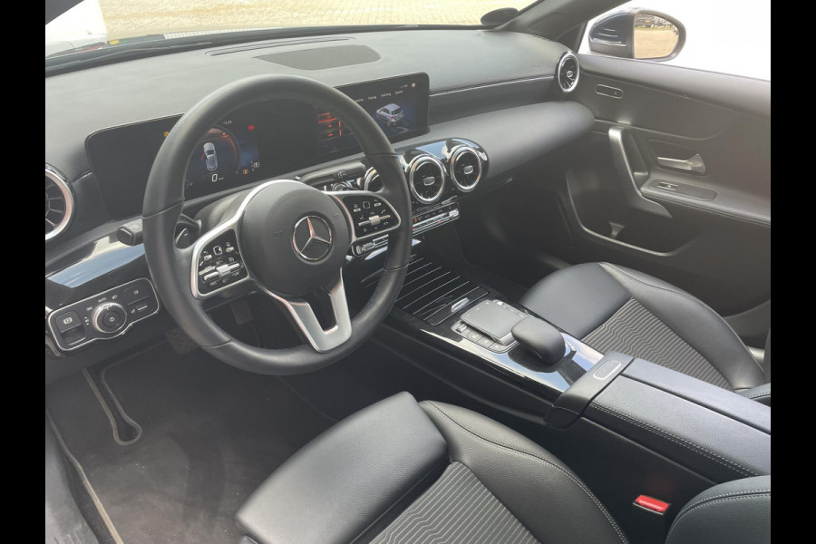 Mercedes-Benz A-Klasse 200 163pk DCT Progressive Navigatie Parkeersensoren Camera Cruise Control Stoelverwarming Ledverlichting Climate Control