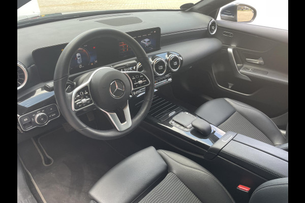 Mercedes-Benz A-Klasse 200 163pk DCT Progressive Navigatie Parkeersensoren Camera Cruise Control Stoelverwarming Ledverlichting Climate Control