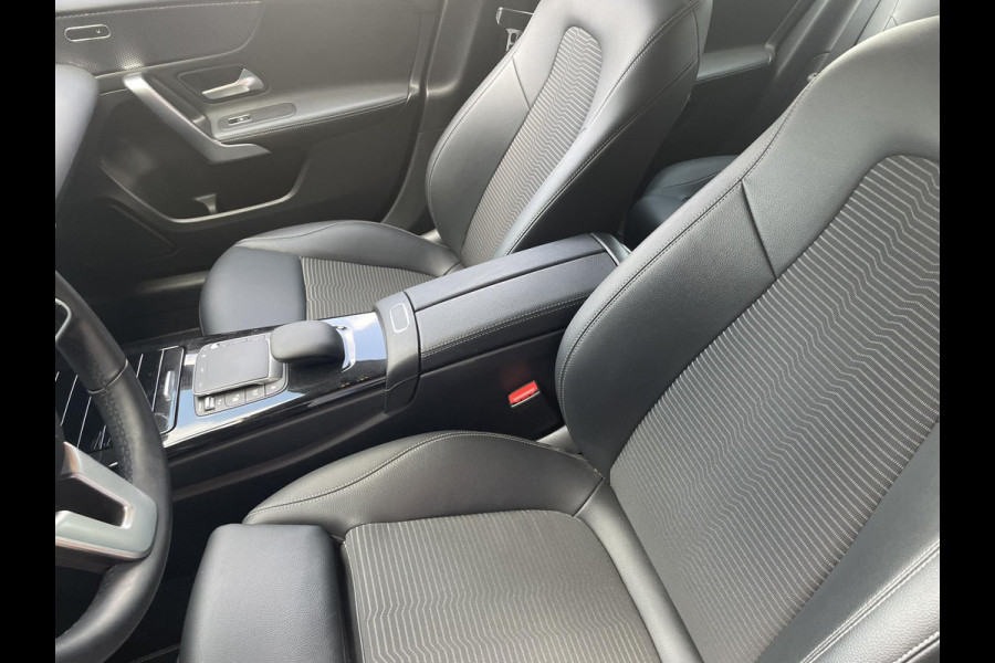 Mercedes-Benz A-Klasse 200 163pk DCT Progressive Navigatie Parkeersensoren Camera Cruise Control Stoelverwarming Ledverlichting Climate Control
