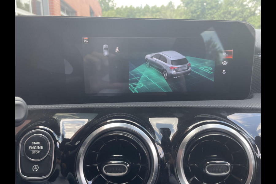 Mercedes-Benz A-Klasse 200 163pk DCT Progressive Navigatie Parkeersensoren Camera Cruise Control Stoelverwarming Ledverlichting Climate Control