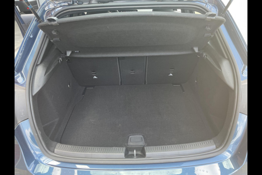 Mercedes-Benz A-Klasse 200 163pk DCT Progressive Navigatie Parkeersensoren Camera Cruise Control Stoelverwarming Ledverlichting Climate Control