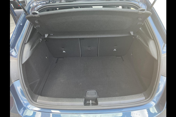 Mercedes-Benz A-Klasse 200 163pk DCT Progressive Navigatie Parkeersensoren Camera Cruise Control Stoelverwarming Ledverlichting Climate Control