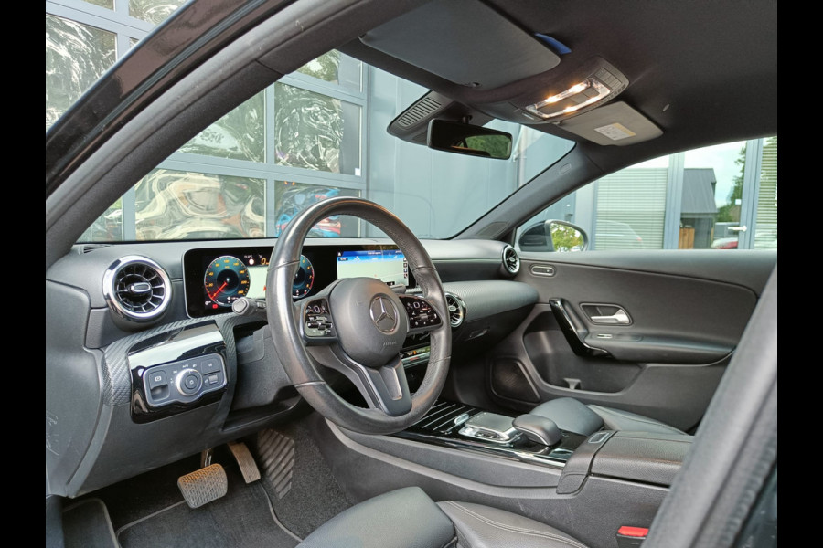 Mercedes-Benz A-Klasse 200 Business Solution Plus Upgrade | Wide Screen | Navi | Stoelverw. | LED/Xenon | Camera |