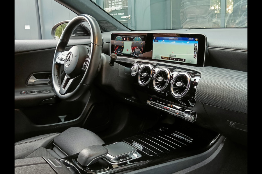 Mercedes-Benz A-Klasse 200 Business Solution Plus Upgrade | Wide Screen | Navi | Stoelverw. | LED/Xenon | Camera |